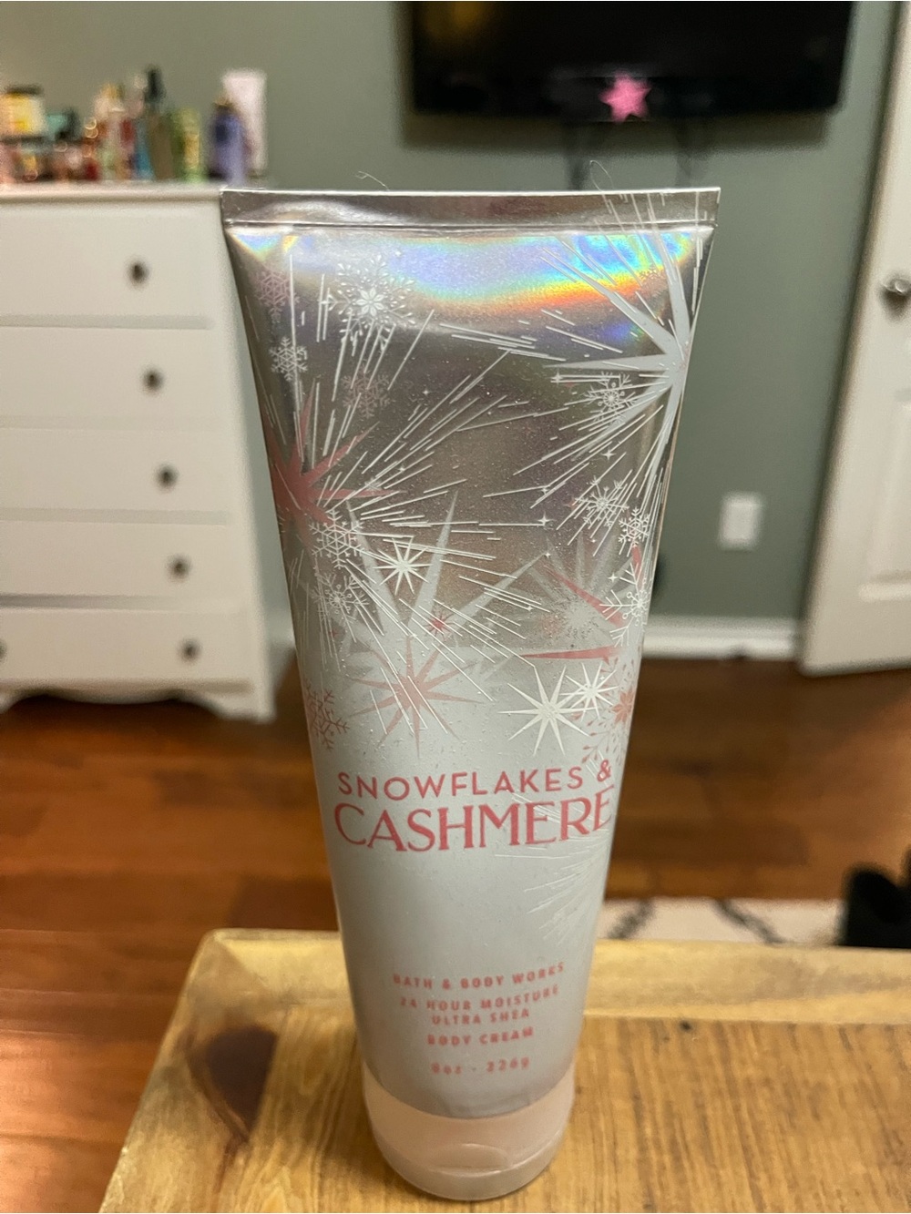 Bath & Body Works Snowflakes & Cashmere Silver with Pale Pink Accents